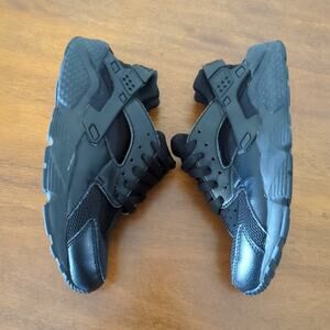 Nike Huarache Run - triple black - Boys' Grade School size 4.5 GUC